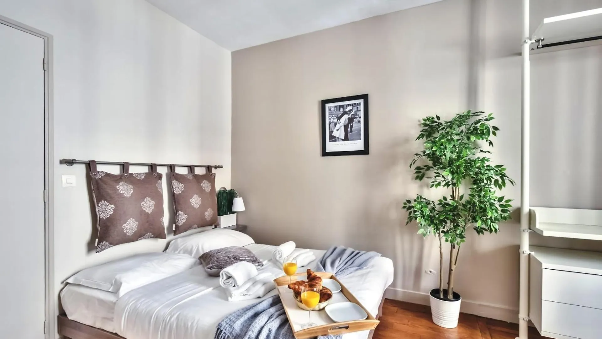 831c Friendly Property In *