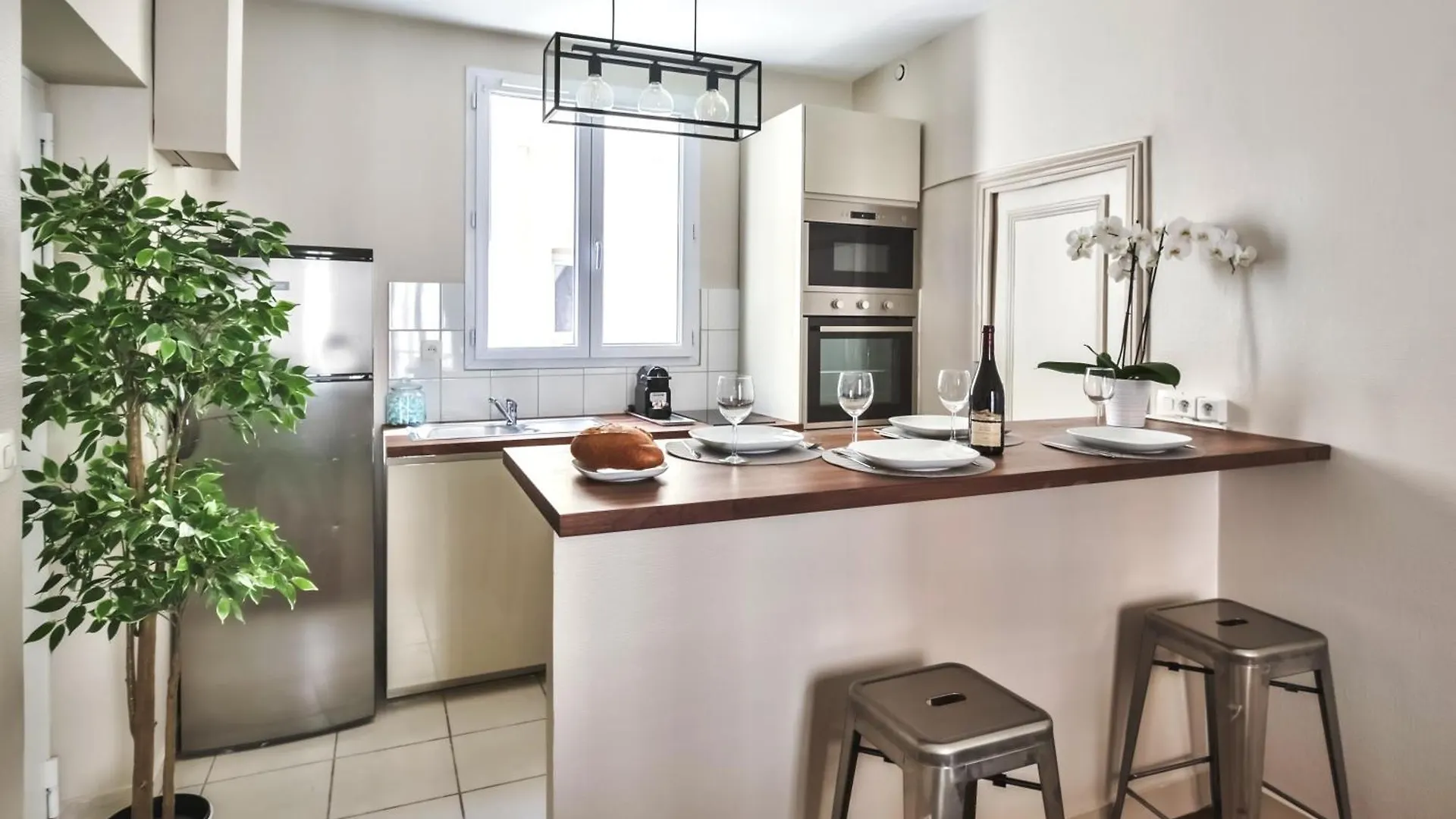 831c Friendly Property In Apartment Paris